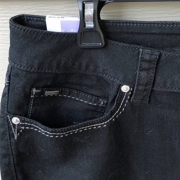 NWT! Nice Lee brand black Stretch capri’s! 14 M - Picture 4 of 8